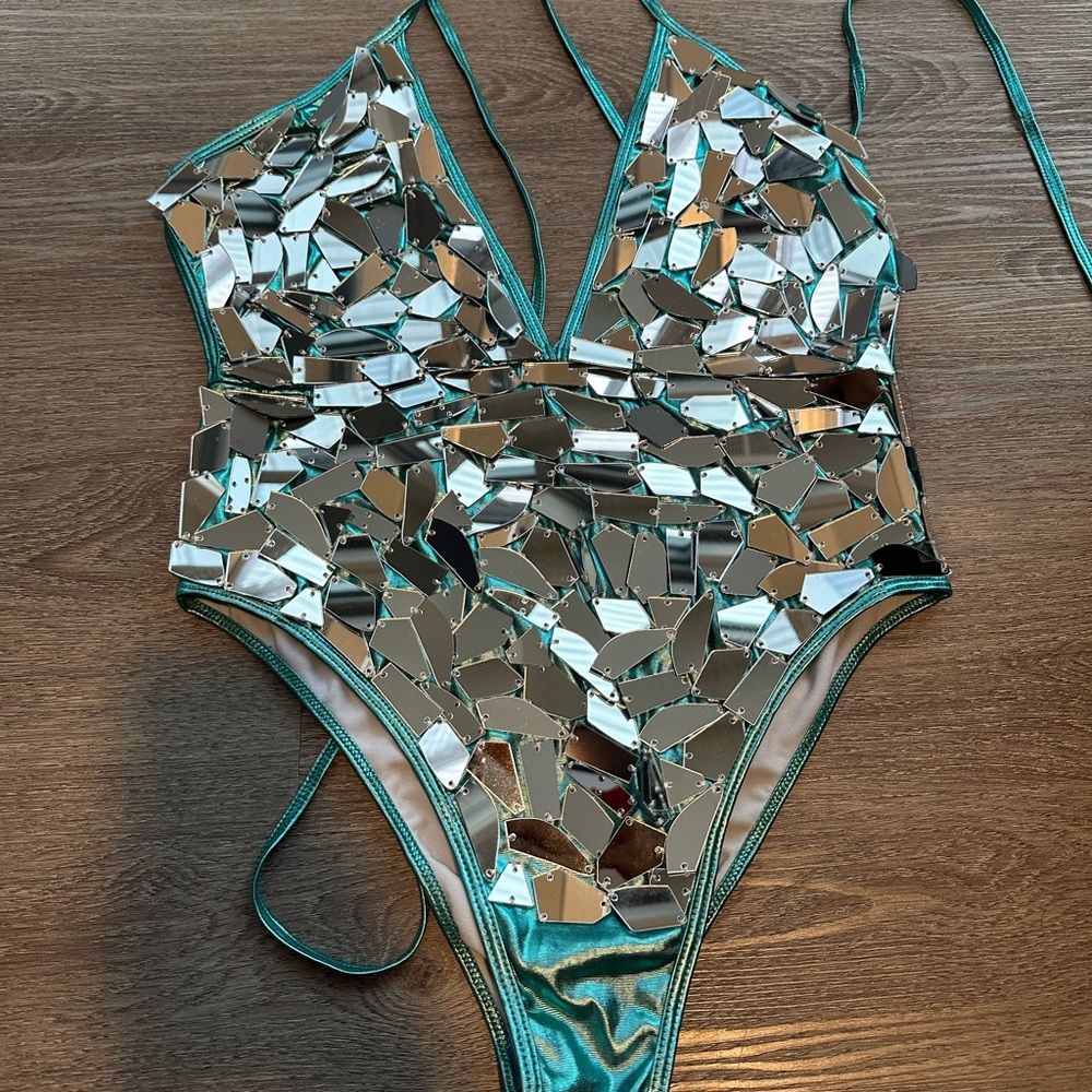 One piece bathing suit